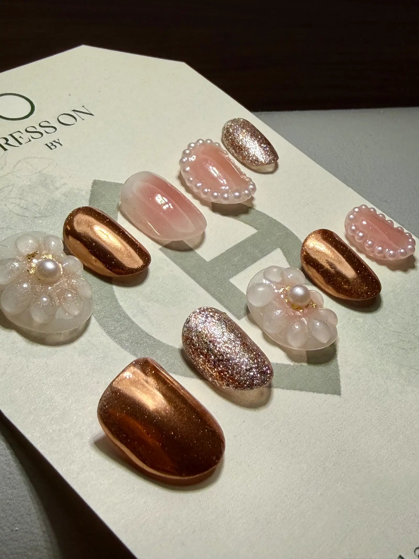 Uñas Press On Cobre Cromado con Relieves 3D | Acabado Aperlado